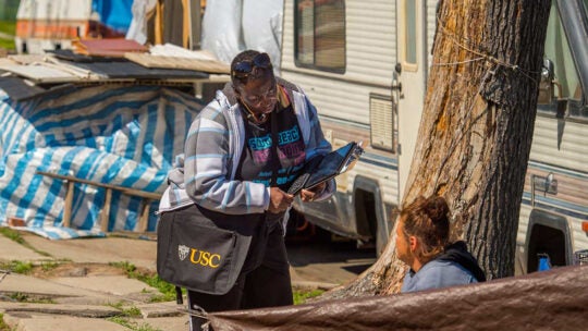 USC alumni Lynette Jenkins interviews an unhoused person