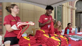 Student workers prepare for new students during move-day